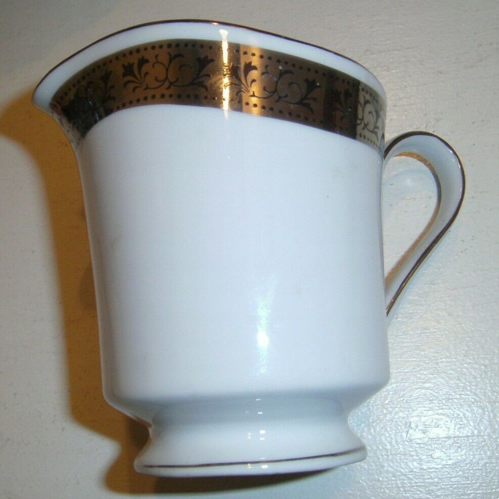FASHION MANOR Fine China CHAMPLAIN Creamer